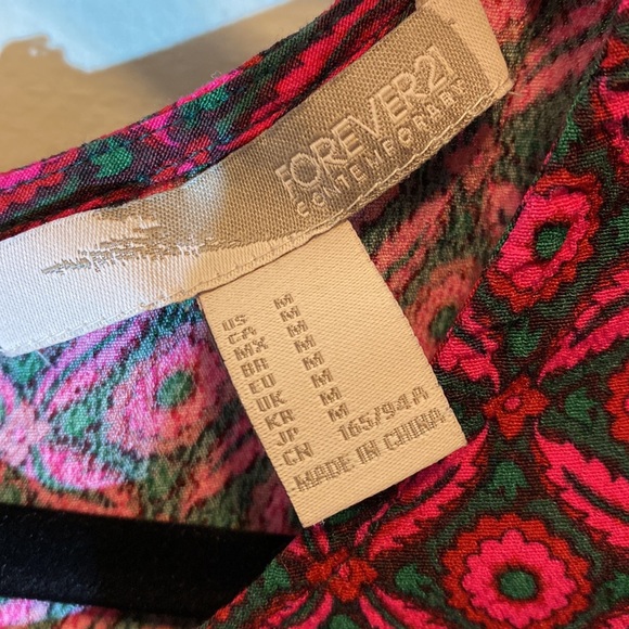 Forever 21 Women’s Size M 3/4 Sleeve Blouse. EUC - Picture 5 of 5